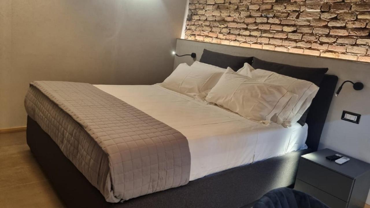 Appartamento Dimora Dei Viaggiatori Aeroporto di Catania Fontana Rossa Esterno foto