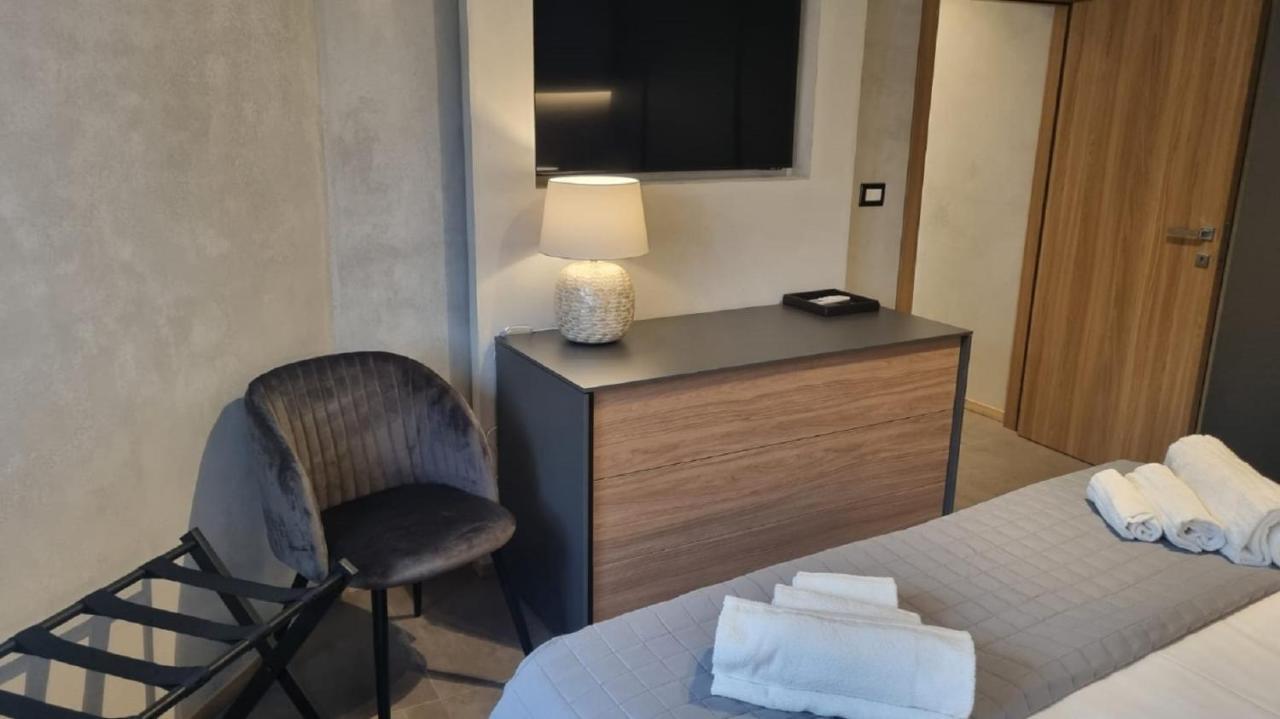 Appartamento Dimora Dei Viaggiatori Aeroporto di Catania Fontana Rossa Esterno foto
