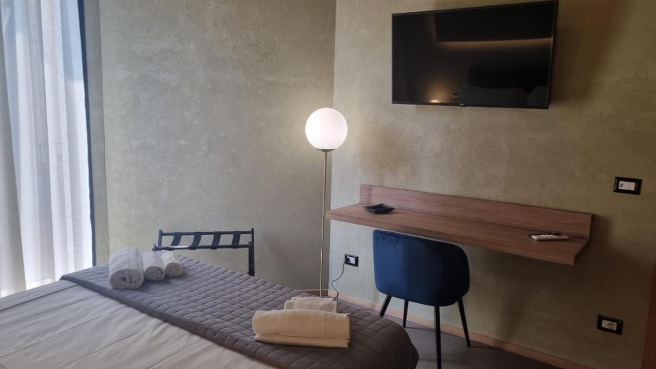Appartamento Dimora Dei Viaggiatori Aeroporto di Catania Fontana Rossa Esterno foto